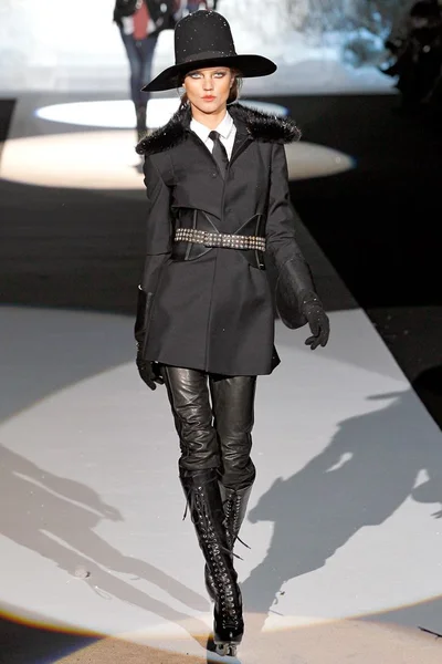 Look 12